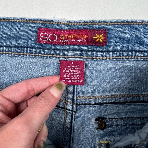 Y2K Low Rise Capri Jeans - Picture 8 of 11